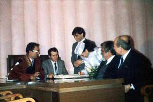 YEM SALKIM<br>    Yeim Salkm ilk ei Mustafa mre ile nikah masasna oturduunda 20 yandayd.