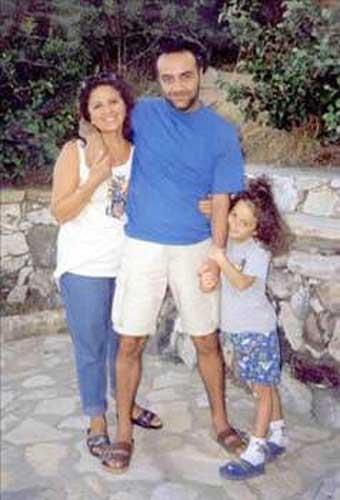 YILMAZ ERDOAN  Ylmaz Erdoan ilk evliliini 20'li yalarnn banda Sanem t ile yapt.