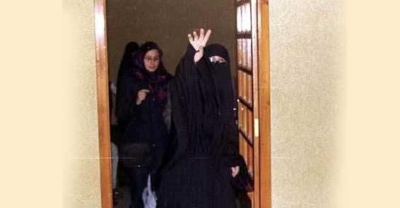 BRAHM TATLISES  <br>  brahim Tatlses, ilk evliliini Urfa'da Adalet Durak ile yapt. iftin  ocuu oldu.