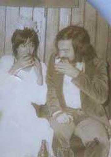 MJDE AR<br>    Mjde Ar ilk evliliini 21 yandayken ynetmen Samim Deer ile yapt. Ancak evlilikleri uzun srmedi.