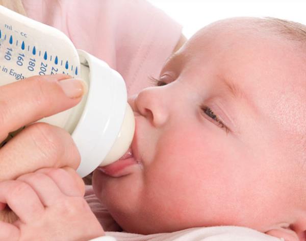 Bebeinize yatakta biberon vermeyin. Son mamasn yatmadan nce karnn tok tutacak ekilde hazrlayp yedirin.