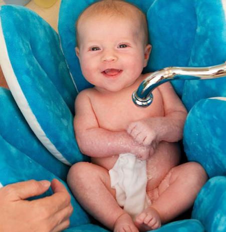 Banyo, teskin etmek ya da sarlmak gibi rahatlatc yntemler deneyin. Yaknda bebeiniz bu yntemlerle uyumaya alacaktr.