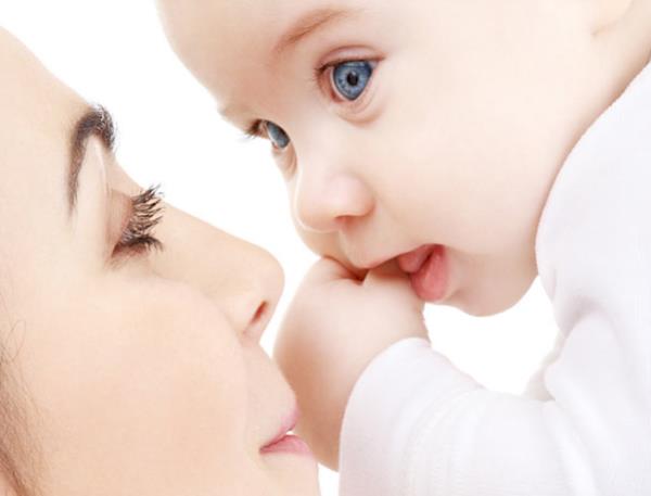 Bebeinizle yatmadan nce sessiz bir rahatlama zaman oluturun. Ona masaj yapabilir, alak bir ses tonuyla masal okuyabilir, ninni syleyebilirsiniz.