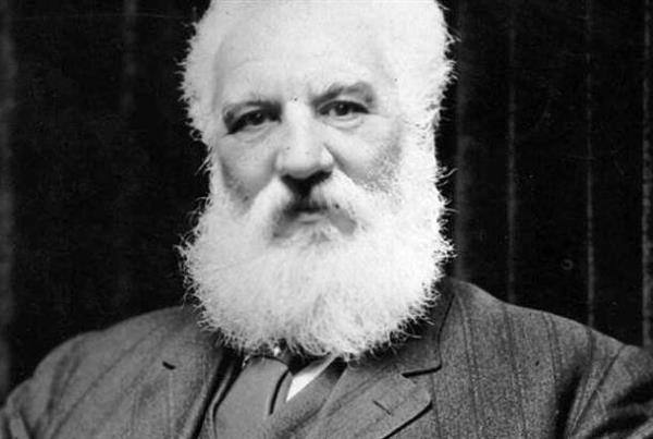 Desibel  <br>  Desibel kelimesinin isim babas telefonun mucidi Alexander Graham Bell`dir.