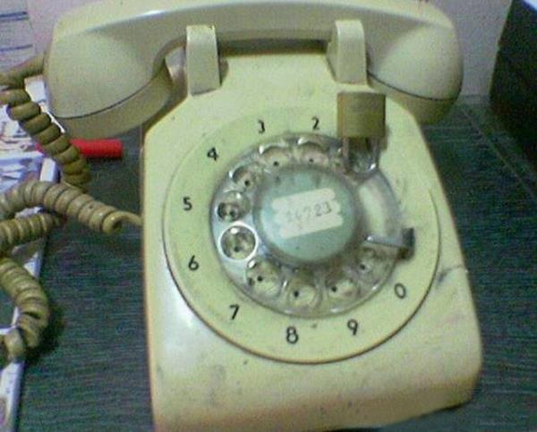 8. evirmeli telefonla parmak kas gelitirmek.<br>  evirmeli telefon deyince aklmza gelen ilk ey...  EVRMEL TELEFONLA HUGO OYNAMAYA ALIAN OCUK :)))