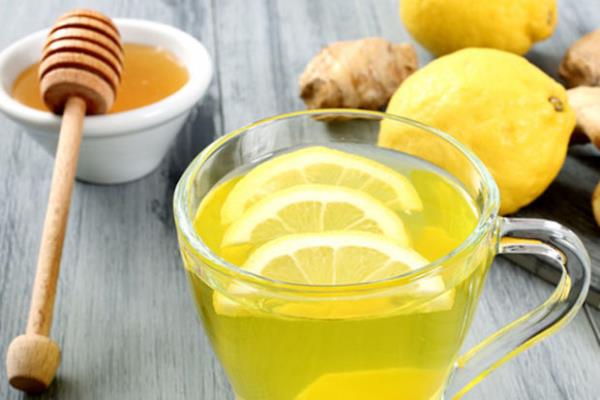 Ancak bu ilacn en inanlmaz etkisi, beyaz salara yeniden renk kazandrmas ve salar eskisinden de kaln bir hale getirmesi.