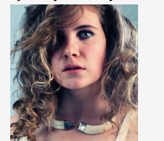 &#8220;Oyunculua baladm yllar artk neredeyse hatrlamyorum bile... lk dizim annemleydi (Aliye Uzunataan), onunla ayn sette olmak houma gidiyordu. Ben neredeyse &#8216;ocuklar Duymasn&#8217; bittikten sonra farkna vardm bu ii ciddi olarak yapmak istediimin. Oyunculuk eitimi iin Amerika&#8217;ya gittim, 2.5 yl New York&#8217;ta Stella Adler Studio of Acting&#8217;de okudum. u an kafam, oyunculukla ilgili daha baka bir yerde.&#8221;