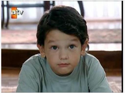 Sanem elik, Nejat ler ve Halit Ergen&#8217;in rol ald sevilen dizi Aliye&#8217;de Sanem elik&#8217;in olunu canlandran Ayberk Koar, o dnemde sevimli halleri ve tavrlar ile ilgiyle izlendi.