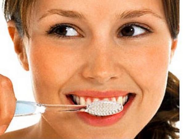 Yemeklerden nce dilerinizi fralarsanz daha az yemek yersiniz ve daha abuk kilo verirsiniz.