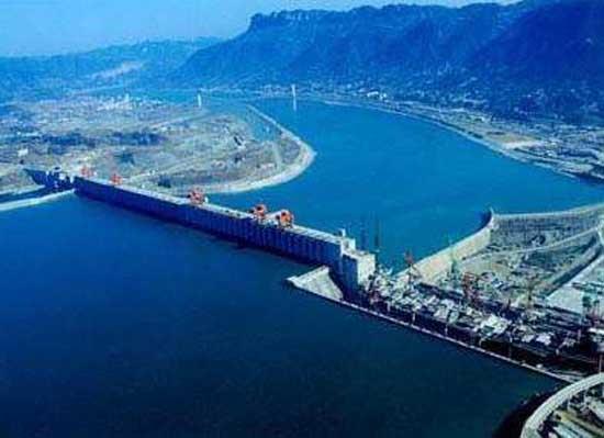 Dnyann en byk baraj (in &#8211; 3035 m genilik, 175 m derinlik)