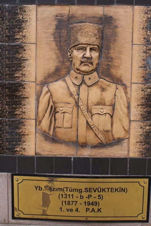 Yarbay Kazm SEVKTEKN  <br>  1. ve 4. P.A.K