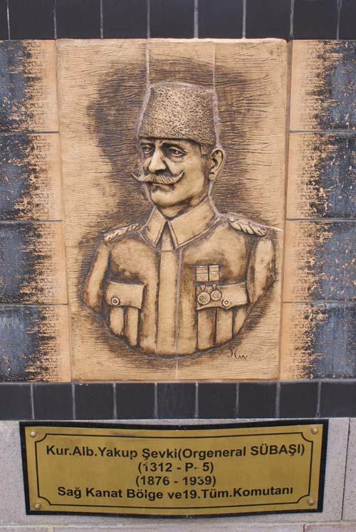 Kurmay Albay Yakup evki SBAI  <br>  Sa Kanat Blge ve 19.Tm. Komutan