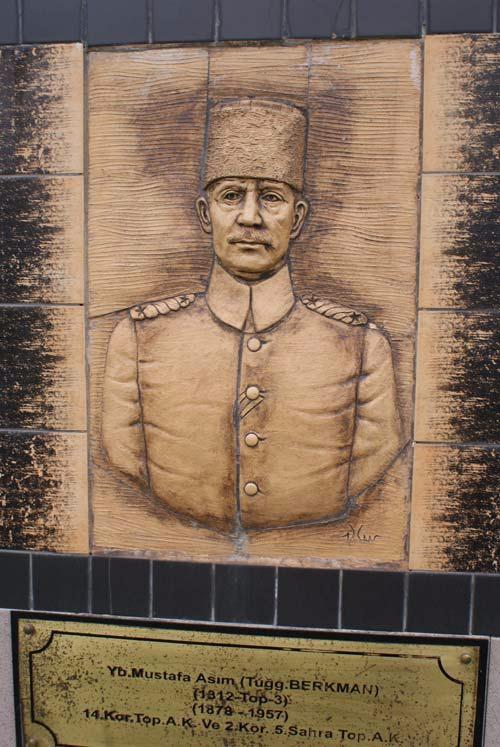 Yarbay Mustafa Asm BERKMAN<br>    14. Kor. Top.A.K. ve 2. Kor. 5.Sahra Top. A.K