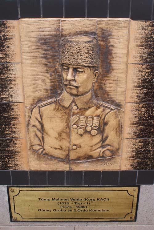 Tmgeneral Mehmet Vehip Kai<br>    Gney Grubu ve 2. Ordu Komutan