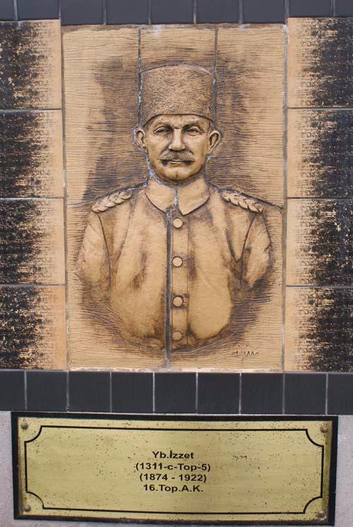 Yarbay zzet Komutan<br>    16. Top. A.K