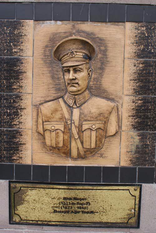 Binba Neet Komutan  <br>  Bolayr Ar Top. K.