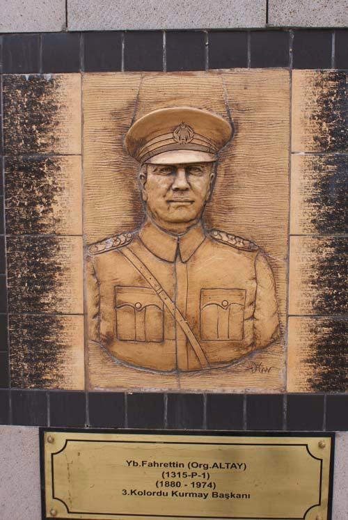 Yarbay Fahrettin ALTAY<br>    3. Kolordu Kurmay Bakan