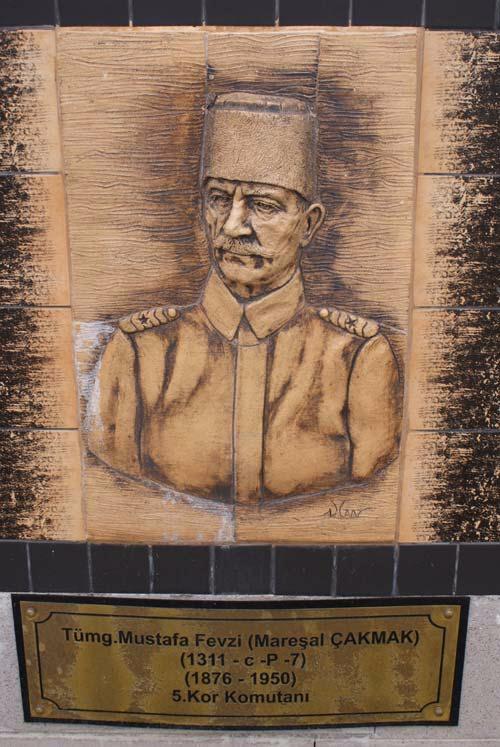 Tmgeneral Mustafa Fevzi akmak  <br>  5.Kor Komutan