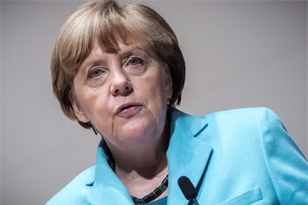 Angela Merkel<br>    Almanya Babakan. Yllk maa 234,4 bin dolar.