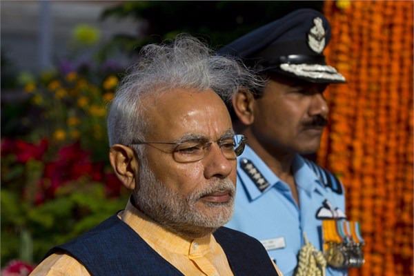 Narendra Modi<br>    Hindistan Babakan. Yllk geliri 30,3 bin dolar.