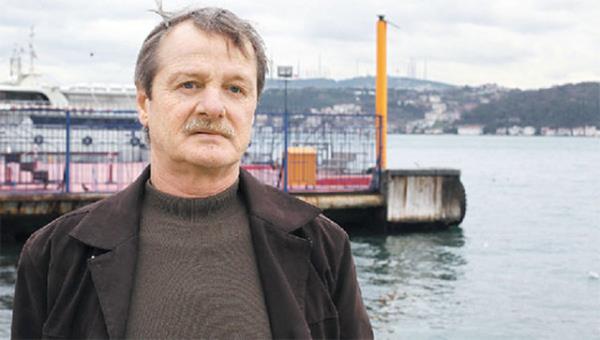 Zeynep Deirmenciolu'nun emlak ofisinde alt. imdi 50'li yalarna merdiven dayayan mercik, kinci Bahar dizisinde bir kuruyemiiyi canlandrd. Artk, eski parlak gnlerinin ok uzanda bir yaam srdryor.