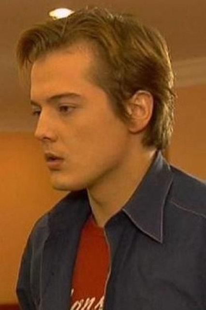 Uzun zamandr gzlerden uzak olan Arda Kural'n son rportajndaki grntleri hayranlarn zd.