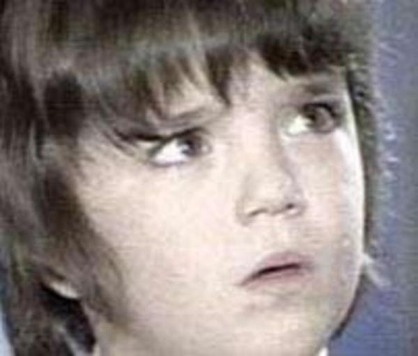 Sezercik Aslan Paras, Sezercik Yavrum Benim, Sezercik Kk Mcahit gibi filmlerin kocaman gzl, dank peremli sevimli oyuncusu Sezer nanolu babas yapmc Berker nanolu sayesinde sinemaya adm att. Genellikle Kemaletin Tucu'nun kahramanlarn anmsatan anne- baba sevgisinden uzak ocuklar canlandrarak seyirciyi 'bal telinden' vurdu.