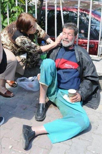 evredekilerin "dede" dihe hitap ettii Mesun Engin, kendisine sunulan yiyecekleri de geri eviriyordu. 2003 ylnda alkok bamllndan kurtuldu. Sonra stanbul'a geldi Engin.