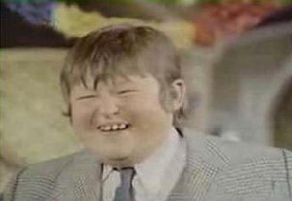 Yaklak 300 sinema filminde rol alan 'iko Nuri' lakapl Stk Sezgin 1968 ylnda TRT 1'de yaynlanan ve Canan Arsoy'un hazrlad 'Bizim Sokak' isimli film ile televizyon hayatna balad...