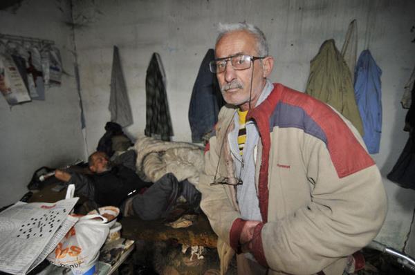 Bir dnem nl arkclarla birlikte sahneye kan perksyon sanats 61 yandaki Mehmet di&#8217;in yaam Mersin&#8217;de drama dnt.