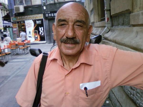 Suat Geyik'e ailesi de sahip kmaynca sokakta kalmak zereyken Adana Valilii tarafndan huzurevine yerletirildi.