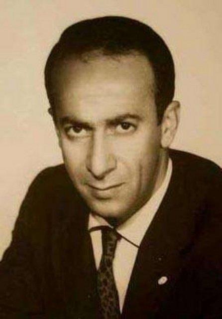 1925'de Diyarbakr'da doan Sami Hazinses, ilkokuldan sonra almak iin stanbul'a geldi.