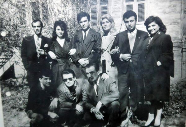 zdemir'in cansz bedeni evreye yaylan kt koku sonucu komularn polis ekiplerine haber vermesi ile bulundu.