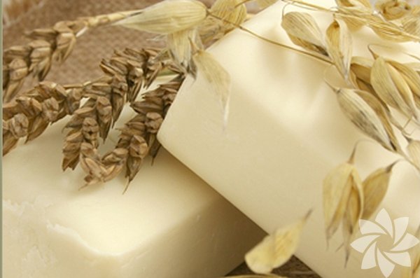 <p><b>Ylan Ya Sabunu: </b>Sa&ccedil; d&ouml;k&uuml;lmelerinde ve sa&ccedil; uzatmada kullanlr.</p> <p>&nbsp;</p>