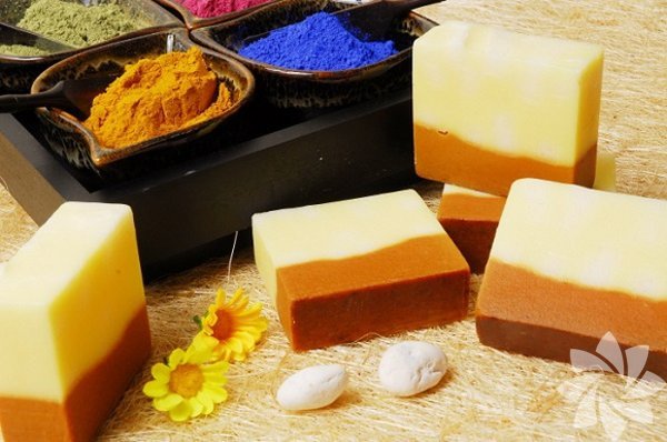 <p><b>Salyangoz Sabunu: </b>Cilt gerginletirici y&uuml;z ve cilt bakm sabunu.</p>