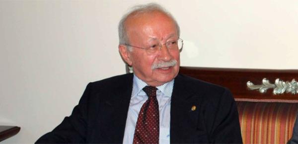 CHP stanbul Milletvekili duayen gazeteci-yazar Oktay Eki, yeniden aday olmayacan aklad. Eki, &#8220;Siyasete uyum salayamadm&#8230; Benim iim gazetecilik&#8221; dedi.