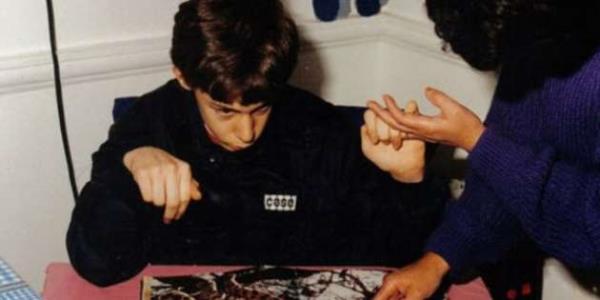 Doktorlar Martin'in bir eit menenjite yakalandna inanyordu. Ona yardm edemeyeceklerini syledikten sonra Martin'i eve gnderdiler.