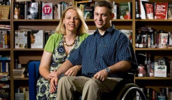 Kendine geldikten sonra bakclaryla ilgili anlattklar ise kannz donduracak cinsten: " Korkuntu. Ailem bama gelenleri rendiinde ok olmutu. Bakm evindeki insanlar sam ekiyor, metal kakla diime vuruyor ve ka azma yerletirmeye alyorlard. Bana srekli baryor ve kzyorlard.