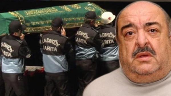 Getiimiz ocak aynda, krlan kala kemiindeki protezin yerinden kmas sonucu kaldrld hastanede yaklak 3 aydr tedavi gren nl tiyatro sanats Seluk Uluergven, 72 yanda yaamn yitirdi.