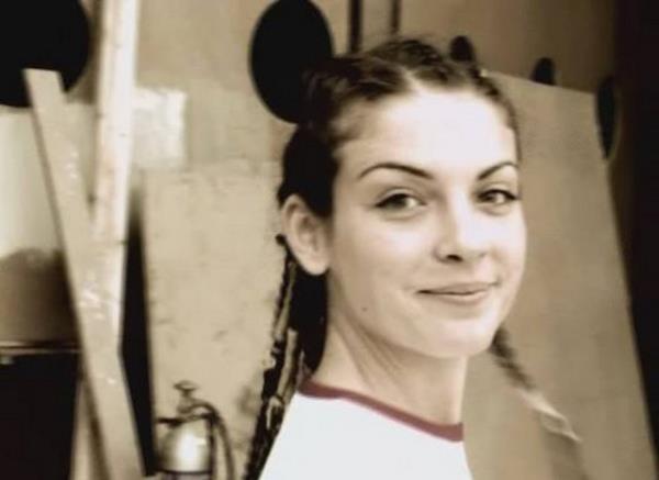 eitli dizilerden oynayan zberk GORA'da rol ald. Gen oyuncu u anda sektrn en ok aranan yeteneklerinden biri.