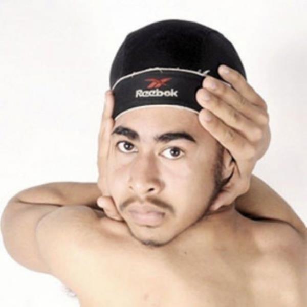 Hindistan&#8217;da 15 yandaki Jaspreet Singh Kalra isimli gen dnyann en esnek insan olduunu iddia ediyor.