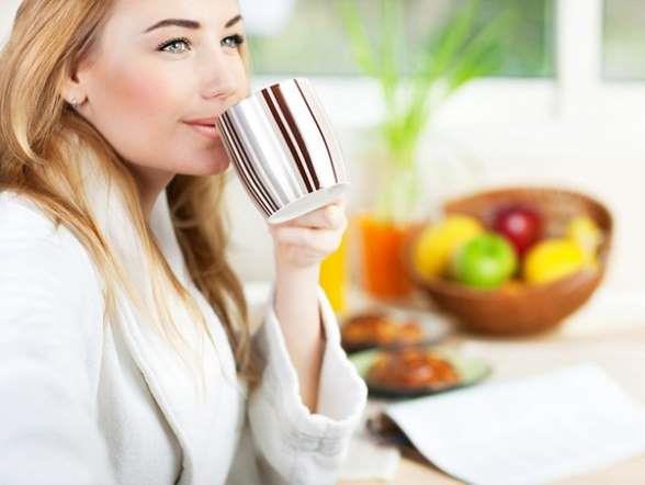 18-20 ARASI<br>  Uyumadan  saat ncesine kadar akam yemeini yiyebilirsiniz ama ideali 6 ve 8 saatleri arasndadr. Yemeinizi olabildiince erken yiyip sindirim sistemi alrken tmeniz daha mantkldr.