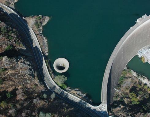 Fakat onu ilgin klan ey iinde bulunan 22 metre apndaki dev tama sava...