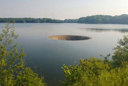 Glory Hole / Monticello Dam U.S.A  <br>  ABD'nin Kalifoniya eyaletinde bulunan bu dev delik Monticello Barajna ait.