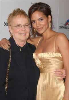 nl yldz Halle Berry henz bebekken anne ve babas ayrld.
