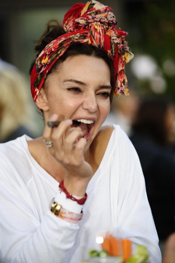 nl oyuncu babas hakknda "O btnyle manevi dnyay seti. Ben de Mslmanm ama bunu yaam tarzna yneltmem" demiti.