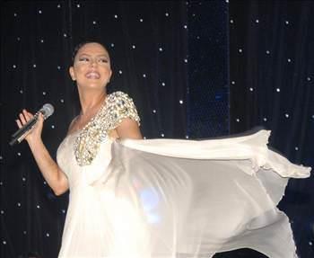 Yllar sonra sefil bir halde ortaya kan ve eskicilikle uraan Remzi Gnde, "Benim Ebru Gnde diye bir evladm yok" diyerek dert yand. Gnde, 27 yanda Vedat adnda bir kardei olduunu da rendi.