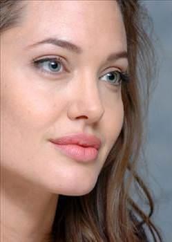 nl yldz Angelina Jolie'nin babas aktr Jon Voight ile yldz bir trl barmyor.