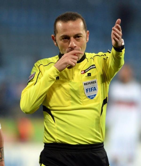 Eski bakan nal Aysal, 2-1 Galatasaray'n kazand Fenerbahe derbisi ncesi 'akr aibelidir.' demiti. Daha sonra gelen Duygun Yarsuvat ise 'Trkiye'nin en iyi hakemi, onunla iftihar ediyoruz' ifadesini kullanmt.