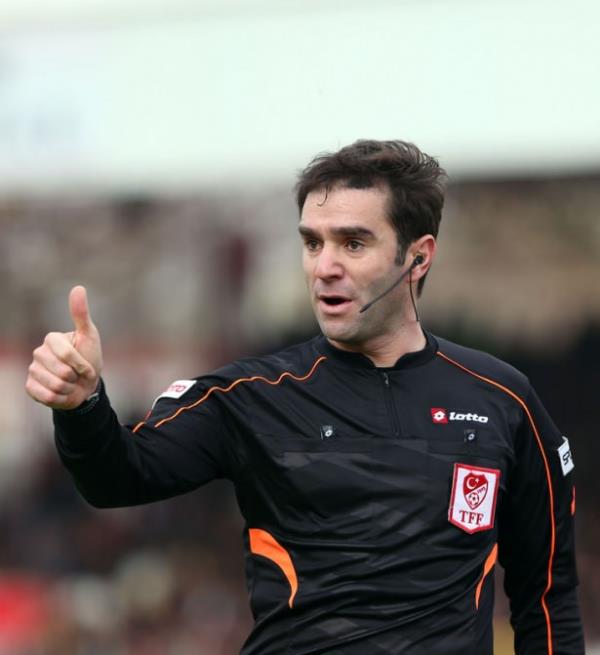 Eskiehir'de alrken Erturul Salam, Beikta'n golnn ofsayt, Es-Es'in iptal edilen golnn ise nizami olduunu renince, '2-0 kazanan takmm kutlarm' eklinde hakem aatay ahan'a gnderme yapt.